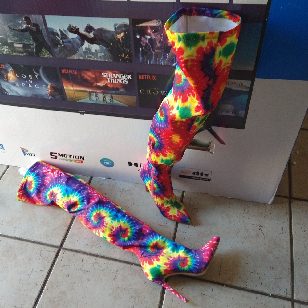 Groovy Liliana Tye-Dye Heels Size 6